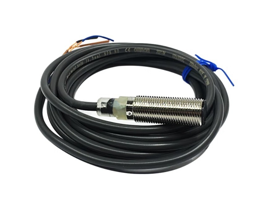 Sensore di prossimità induttivo OMS a lunga durata E2B-S08KS02-WP-B1 2M per macchine industriali